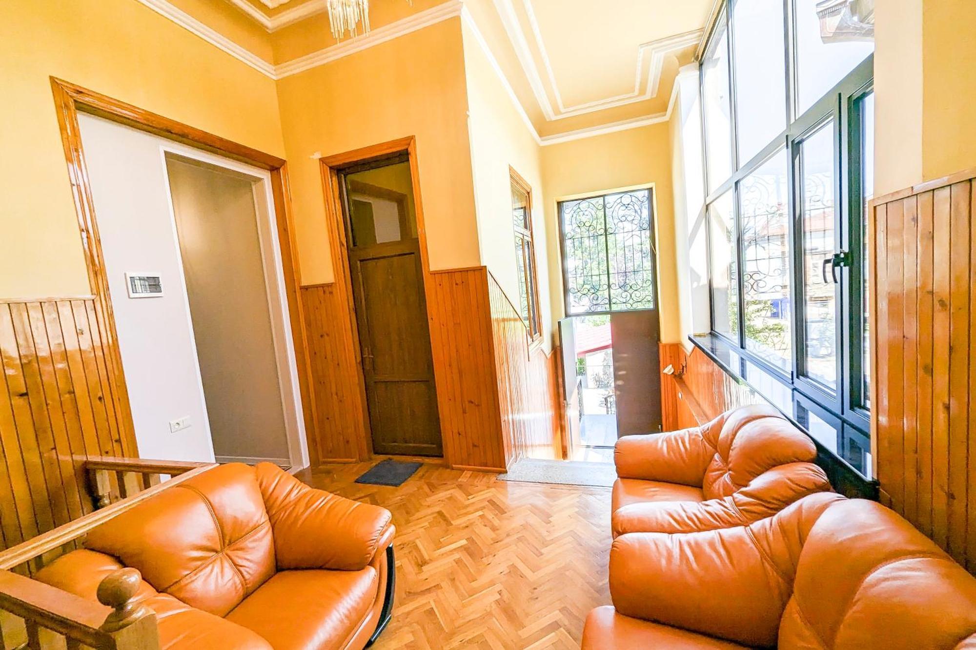 Guest House Sector 30 Kutaisi Ngoại thất bức ảnh