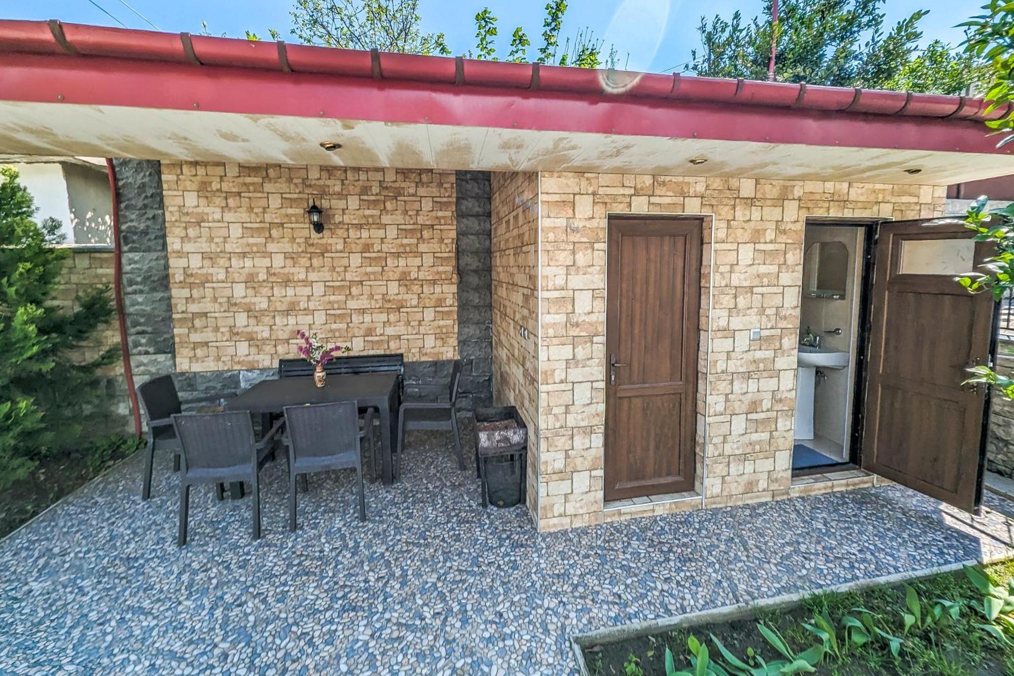 Guest House Sector 30 Kutaisi Ngoại thất bức ảnh